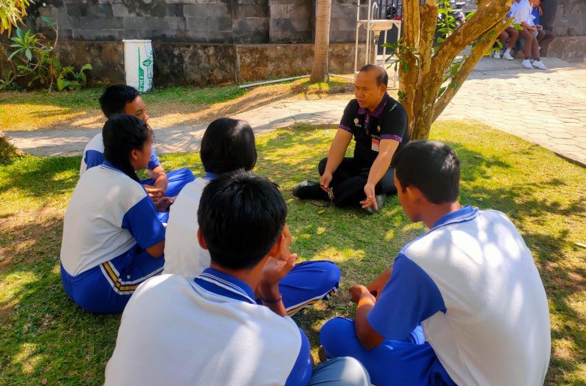 UPANISAD GURU BINA KONSEPSI KEPEMIMPINAN PEMBELAJARAN DI RUANG KE TIGA
